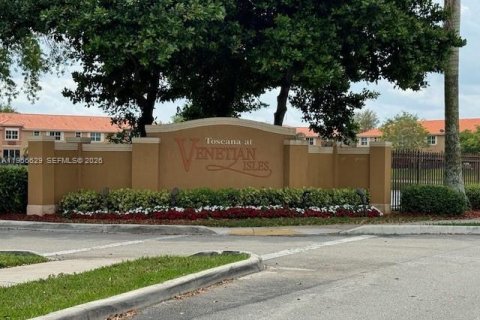 Adosado en alquiler en Miami, Florida, 2 dormitorios, 108.7 m2 № 2010558 - foto 30