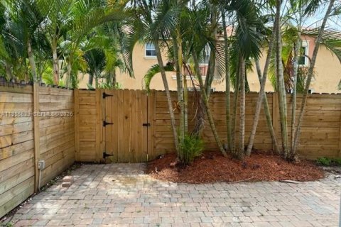 Adosado en alquiler en Miami, Florida, 2 dormitorios, 108.7 m2 № 2010558 - foto 24