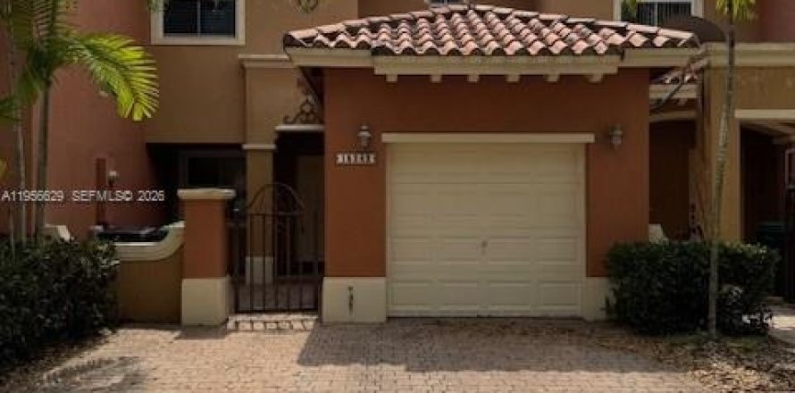 Adosado en Miami, Florida 2 dormitorios, 108.7 m2 № 2010558