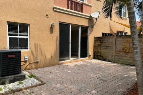 Adosado en alquiler en Miami, Florida, 2 dormitorios, 108.7 m2 № 2010558 - foto 25