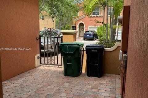 Adosado en alquiler en Miami, Florida, 2 dormitorios, 108.7 m2 № 2010558 - foto 5