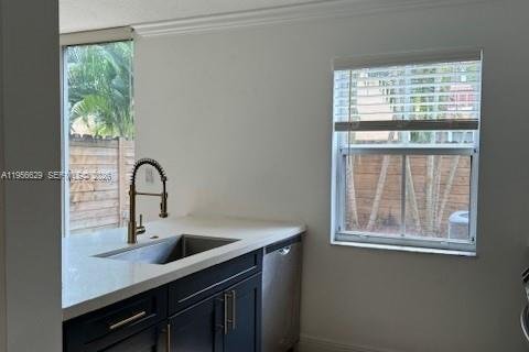 Adosado en alquiler en Miami, Florida, 2 dormitorios, 108.7 m2 № 2010558 - foto 13