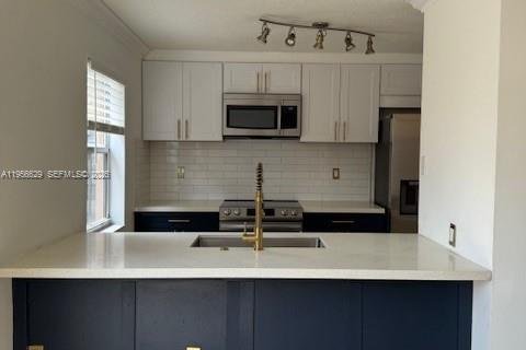 Adosado en alquiler en Miami, Florida, 2 dormitorios, 108.7 m2 № 2010558 - foto 10