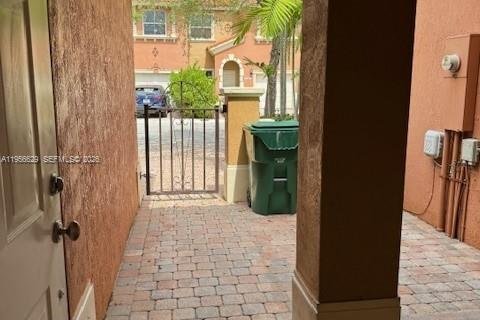 Adosado en alquiler en Miami, Florida, 2 dormitorios, 108.7 m2 № 2010558 - foto 4