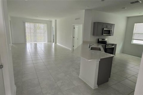 Villa ou maison à louer à Eagle Lake, Floride: 3 chambres, 158.86 m2 № 2156662 - photo 3