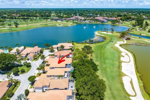 House in Palm Beach Gardens, Florida 4 bedrooms, 312.43 sq.m. № 1159844 - photo 1