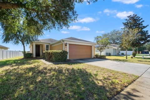 House in Brooksville, Florida 3 bedrooms, 135.64 sq.m. № 2430622 - photo 2