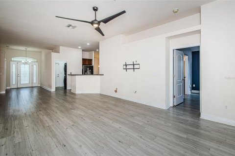 Casa en venta en Tampa, Florida, 4 dormitorios, 171.59 m2 № 1815325 - foto 9
