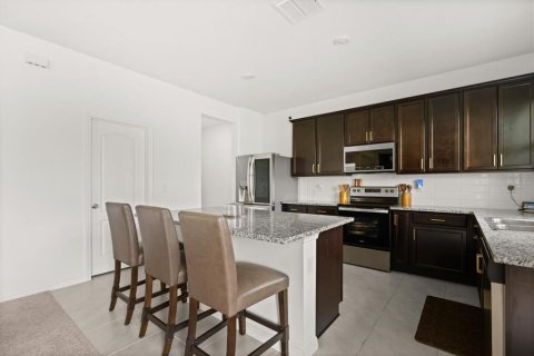 House in Davenport, Florida 5 bedrooms, 279.91 sq.m. № 1915247 - photo 22