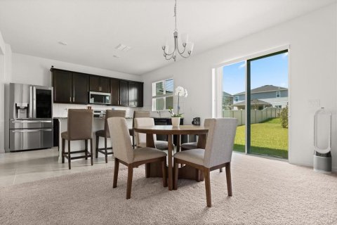 House in Davenport, Florida 5 bedrooms, 279.91 sq.m. № 1915247 - photo 20