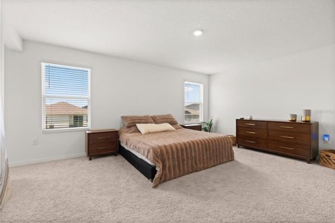 House in Davenport, Florida 5 bedrooms, 279.91 sq.m. № 1915247 - photo 11