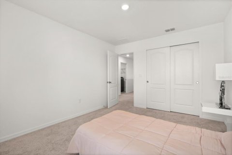 House in Davenport, Florida 5 bedrooms, 279.91 sq.m. № 1915247 - photo 8