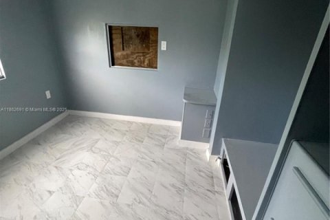 Commercial property in Homestead, Florida № 1957669 - photo 8