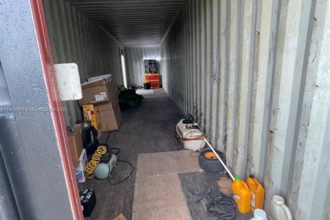 Commercial property in Homestead, Florida № 1957669 - photo 12