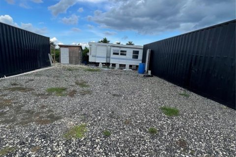 Commercial property in Homestead, Florida № 1957669 - photo 15