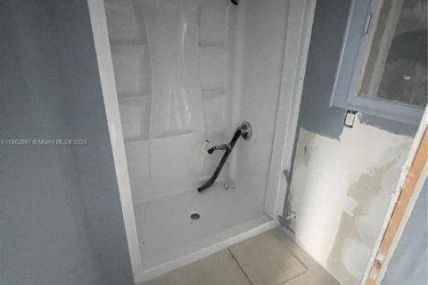 Commercial property in Homestead, Florida № 1957669 - photo 11