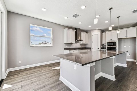 Casa en venta en Zephyrhills, Florida, 4 dormitorios, 236.53 m2 № 1813757 - foto 15