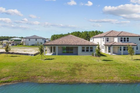 Casa en venta en Zephyrhills, Florida, 4 dormitorios, 236.53 m2 № 1813757 - foto 28