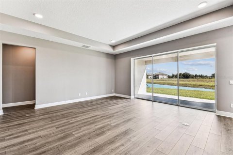 Casa en venta en Zephyrhills, Florida, 4 dormitorios, 236.53 m2 № 1813757 - foto 16