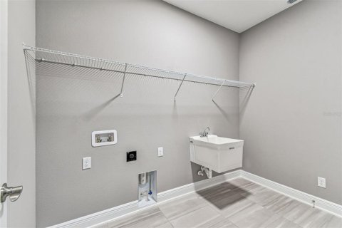Casa en venta en Zephyrhills, Florida, 4 dormitorios, 236.53 m2 № 1813757 - foto 10