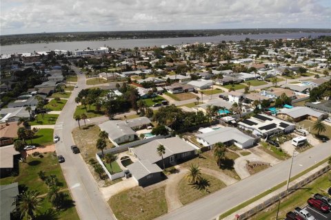 House in Daytona Beach, Florida 4 bedrooms, 189.15 sq.m. № 2393693 - photo 5