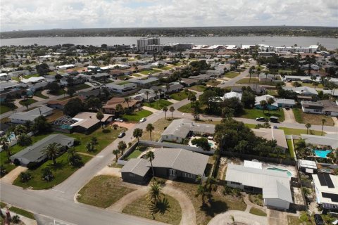 House in Daytona Beach, Florida 4 bedrooms, 189.15 sq.m. № 2393693 - photo 3
