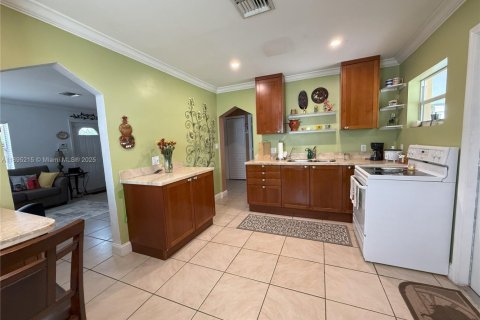 Villa ou maison à vendre à Hollywood, Floride: 2 chambres, 77.29 m2 № 1947211 - photo 6