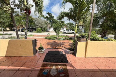 Villa ou maison à vendre à Hollywood, Floride: 2 chambres, 77.29 m2 № 1947211 - photo 18