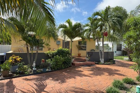 Villa ou maison à vendre à Hollywood, Floride: 2 chambres, 77.29 m2 № 1947211 - photo 19