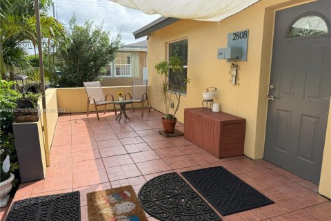 Villa ou maison à vendre à Hollywood, Floride: 2 chambres, 77.29 m2 № 1947211 - photo 16