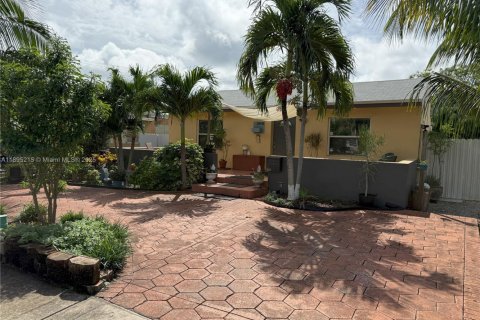 Villa ou maison à vendre à Hollywood, Floride: 2 chambres, 77.29 m2 № 1947211 - photo 1