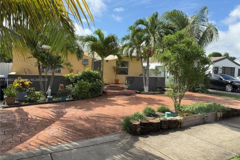 Villa ou maison à vendre à Hollywood, Floride: 2 chambres, 77.29 m2 № 1947211 - photo 15