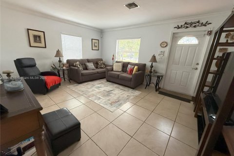 Villa ou maison à vendre à Hollywood, Floride: 2 chambres, 77.29 m2 № 1947211 - photo 4