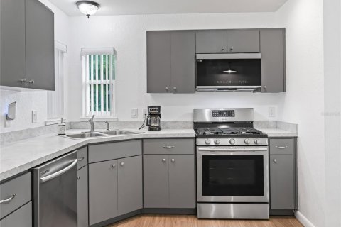 House in Bushnell, Florida 2 bedrooms, 117.06 sq.m. № 2110019 - photo 4
