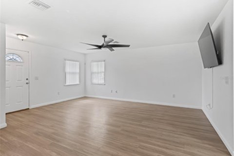 House in Bushnell, Florida 2 bedrooms, 117.06 sq.m. № 2110019 - photo 5