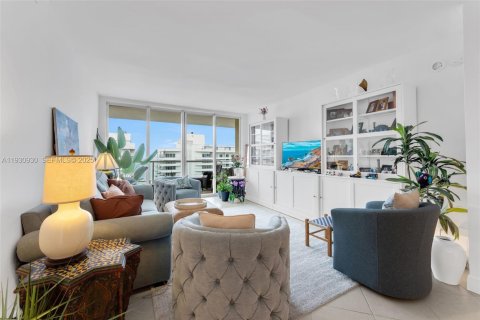 Снять в аренду кондоминиум в Майами-Бич, Флорида 2 спальни, 110.55м2, № 2034411 - фото 9