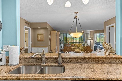 Condo in Vero Beach, Florida, 2 bedrooms  № 2176503 - photo 16