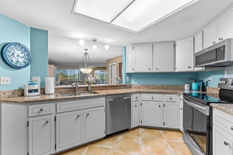 Condo in Vero Beach, Florida, 2 bedrooms  № 2176503 - photo 13