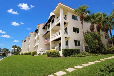 Townhouse in Saint Pete Beach, Florida 4 bedrooms, 211.35 sq.m. № 2223430 - photo 24