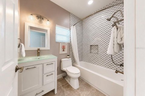 Townhouse in Saint Pete Beach, Florida 4 bedrooms, 211.35 sq.m. № 2223430 - photo 9