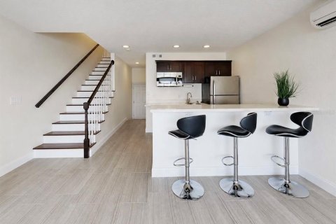 Townhouse in Saint Pete Beach, Florida 4 bedrooms, 211.35 sq.m. № 2223430 - photo 15