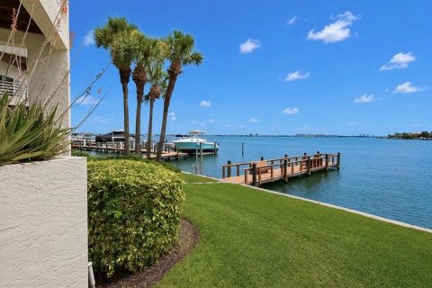 Townhouse in Saint Pete Beach, Florida 4 bedrooms, 211.35 sq.m. № 2223430 - photo 25