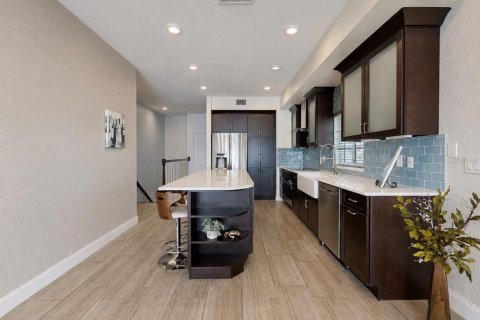 Townhouse in Saint Pete Beach, Florida 4 bedrooms, 211.35 sq.m. № 2223430 - photo 5
