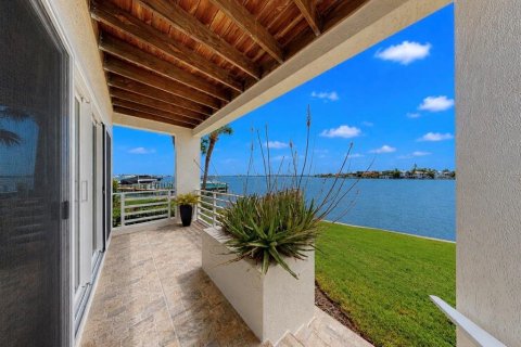 Townhouse in Saint Pete Beach, Florida 4 bedrooms, 211.35 sq.m. № 2223430 - photo 18