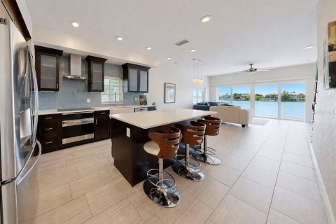 Townhouse in Saint Pete Beach, Florida 4 bedrooms, 211.35 sq.m. № 2223430 - photo 4