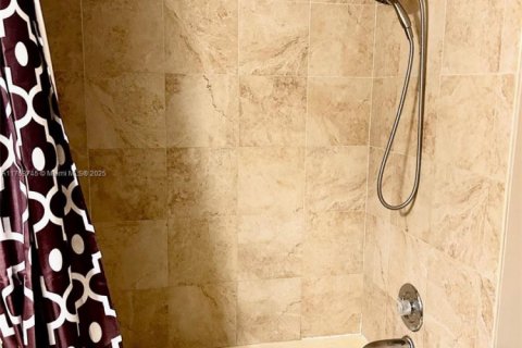 Condominio en venta en Tamarac, Florida, 2 dormitorios, 137.5 m2 № 1861135 - foto 18