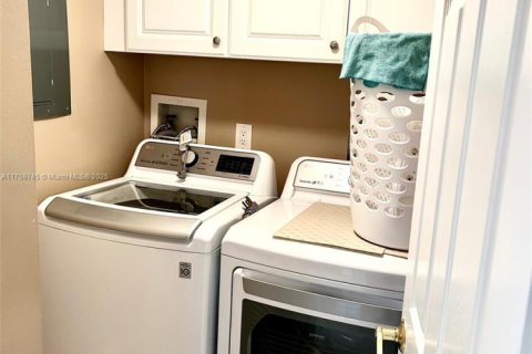 Condominio en venta en Tamarac, Florida, 2 dormitorios, 137.5 m2 № 1861135 - foto 12