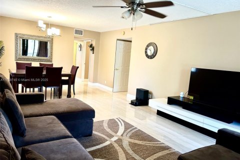 Condominio en venta en Tamarac, Florida, 2 dormitorios, 137.5 m2 № 1861135 - foto 5