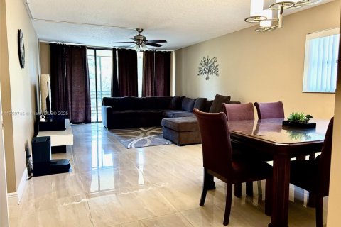Condominio en venta en Tamarac, Florida, 2 dormitorios, 137.5 m2 № 1861135 - foto 6