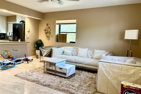 Condominio en venta en Tamarac, Florida, 2 dormitorios, 137.5 m2 № 1861135 - foto 3
